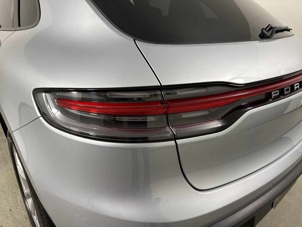 Certified 2025 Porsche Macan image 18