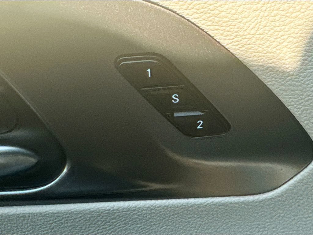 Used 2024 Chrysler Pacifica Touring-L FWD image 23