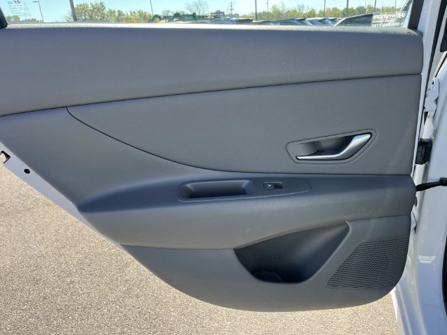 Certified 2025 Hyundai Elantra SEL FWD image 19