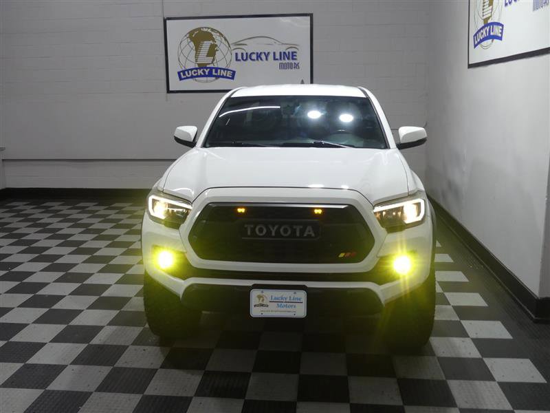 Used 2016 Toyota Tacoma TRD Off-Road w/ Exterior Package image 3