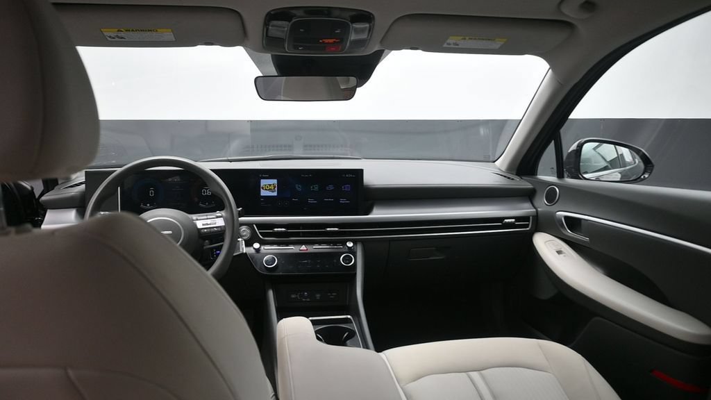 Used 2025 Hyundai Sonata SEL FWD image 24