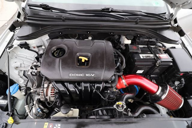 Used 2017 Hyundai Elantra SE image 25