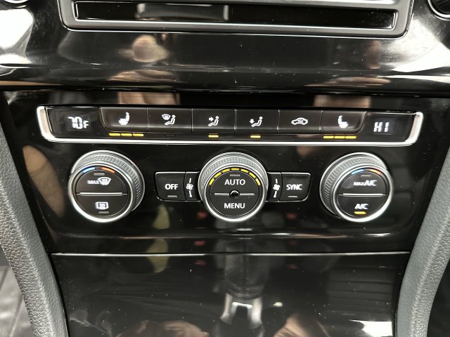 Used 2017 Volkswagen Golf R 4-Door AWD/4WD image 18