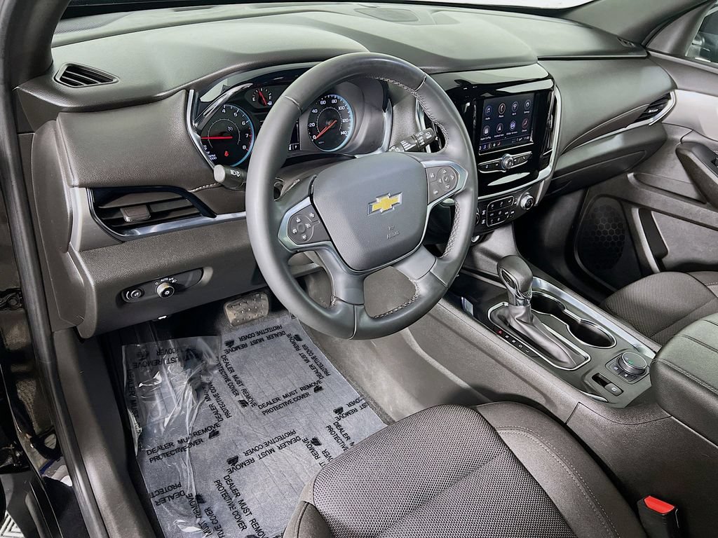 Used 2023 Chevrolet Traverse LT w/ LPO, Floor Liner Package FWD image 9