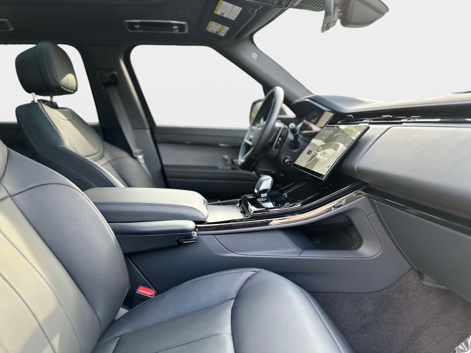 New 2025 Land Rover Range Rover Sport Dynamic SE image 34