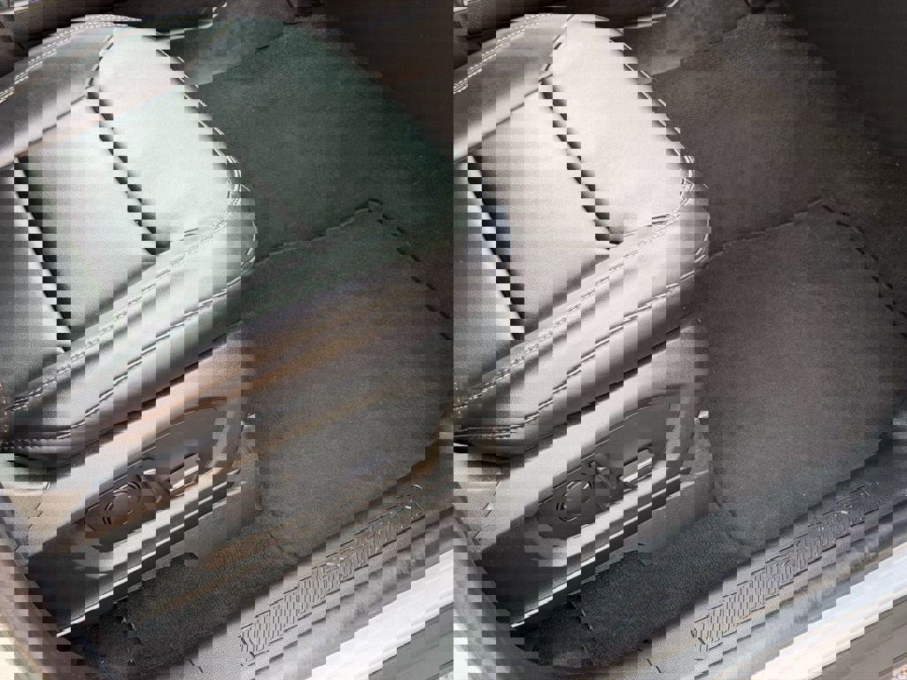 Certified 2022 Ford Explorer XLT w/ Equipment Group 202A image 17