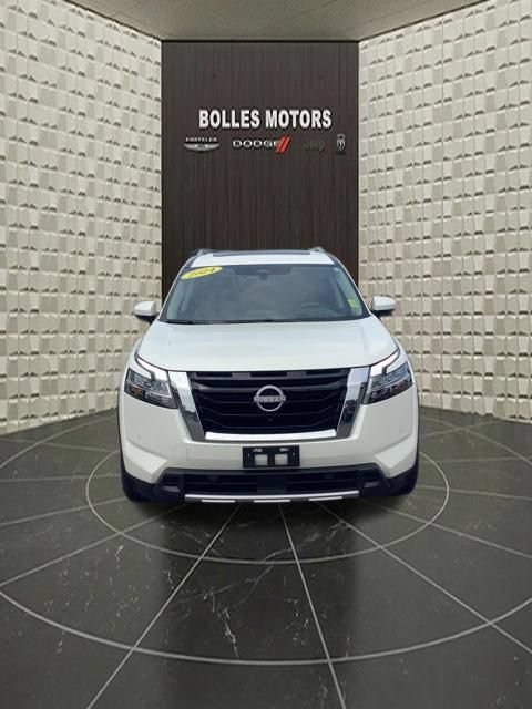 Used 2024 Nissan Pathfinder Platinum w/ Cargo Package AWD/4WD image 13