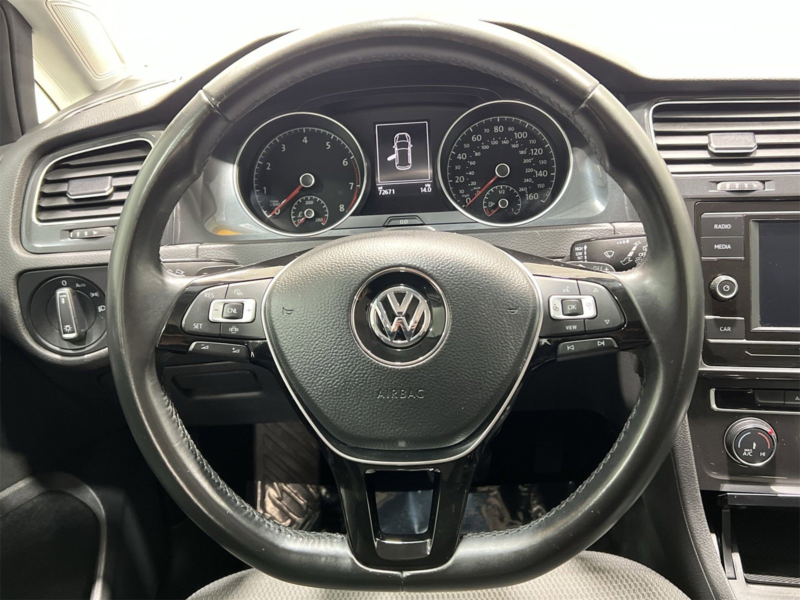 Used 2019 Volkswagen Golf S image 14