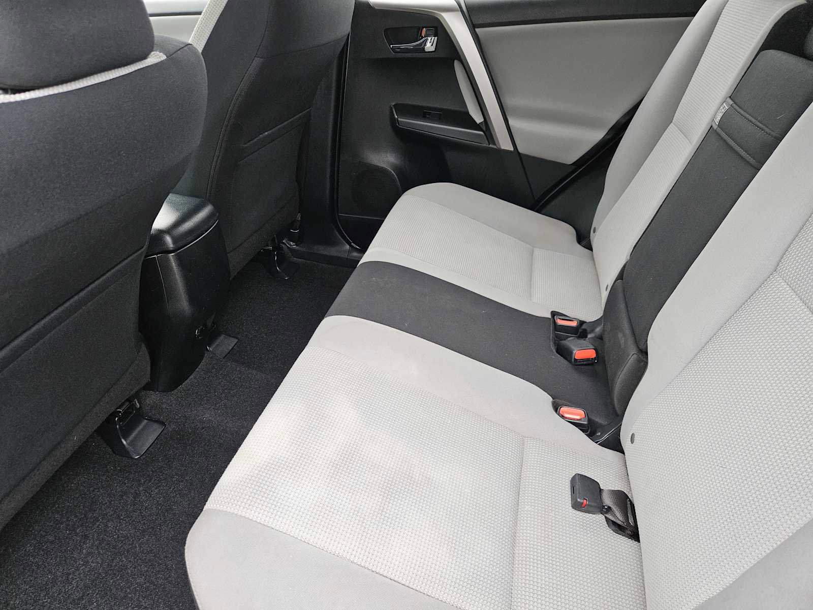 Used 2017 Toyota RAV4 XLE image 30