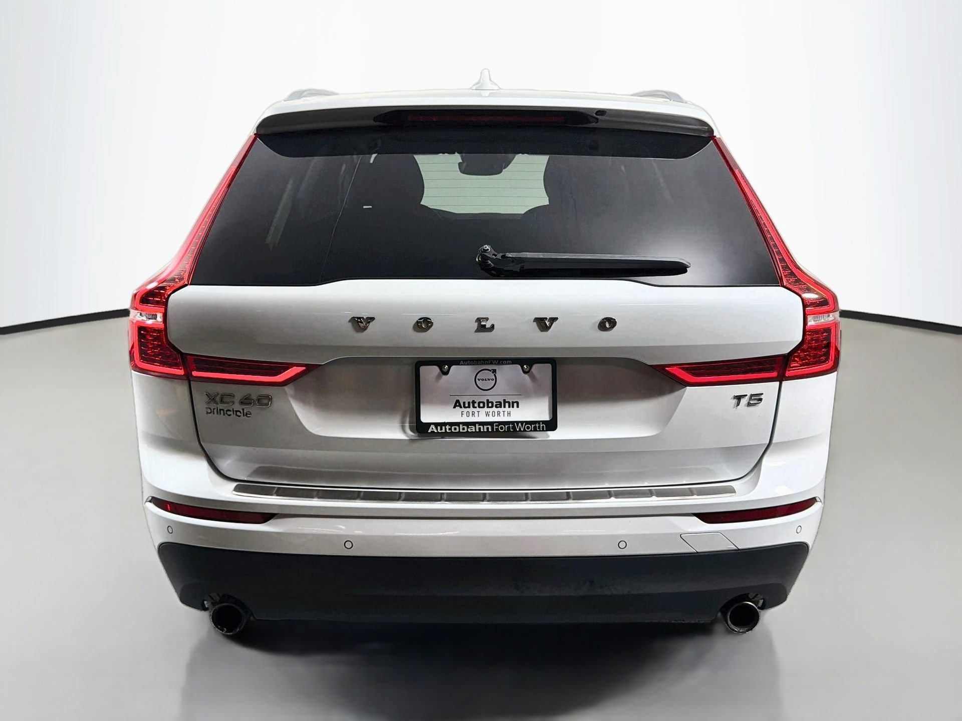 Used 2021 Volvo XC60 T5 Momentum w/ Premium Package FWD image 7