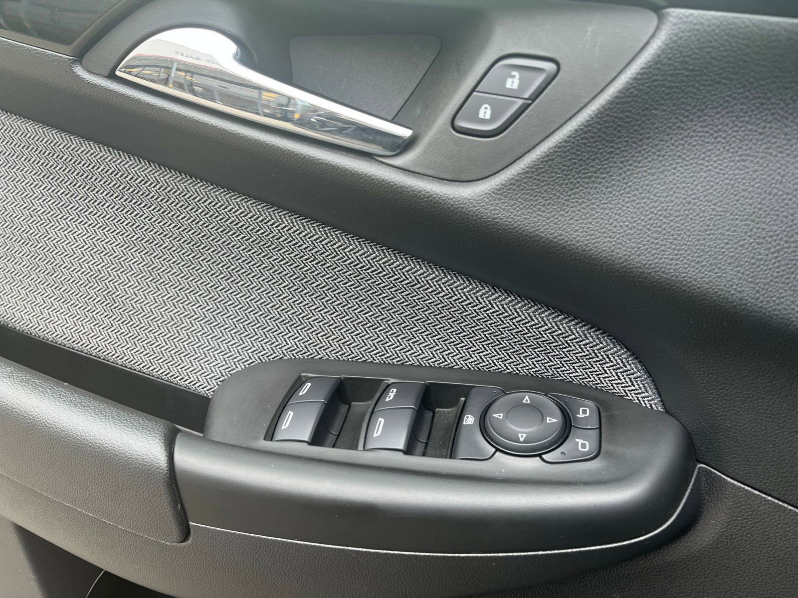 Used 2025 Chevrolet TrailBlazer LT FWD image 18