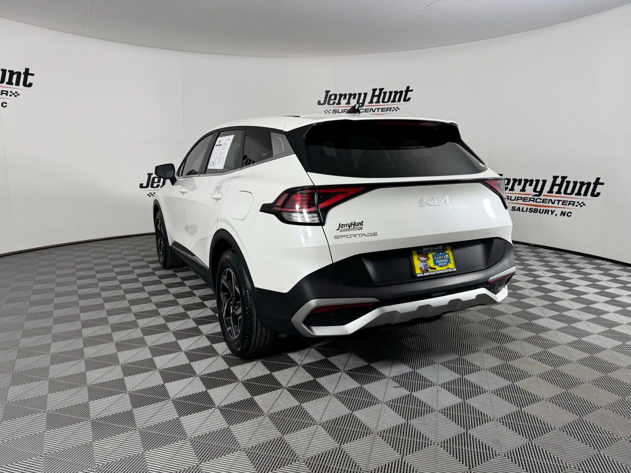 Used 2024 Kia Sportage LX image 9