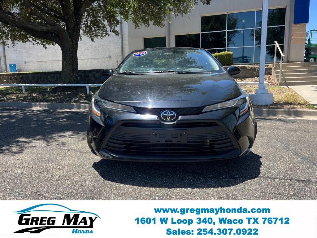 Used 2024 Toyota Corolla LE FWD image 2