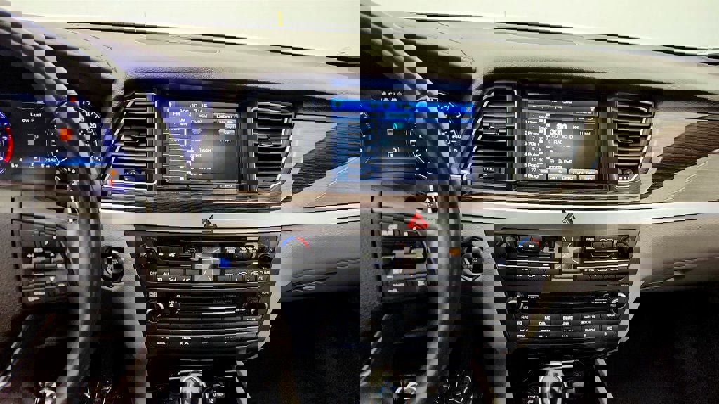 Used 2017 Genesis G80 3.8 w/ Option Group 02 image 18