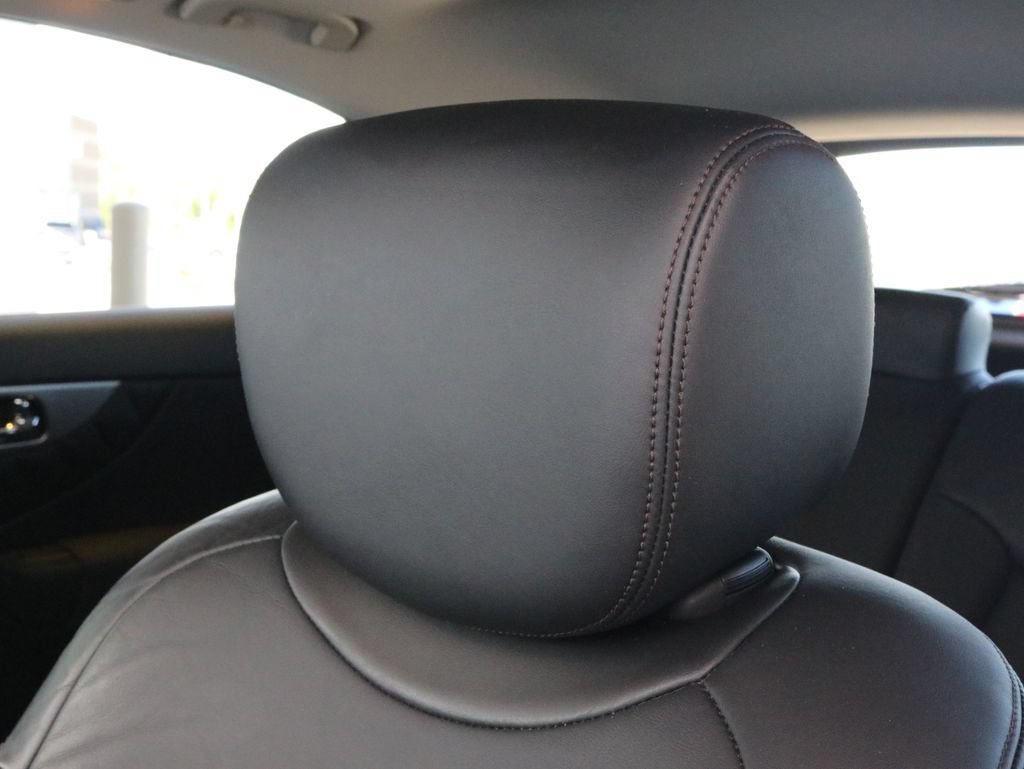 Used 2017 INFINITI QX70 AWD w/ Premium Package image 29