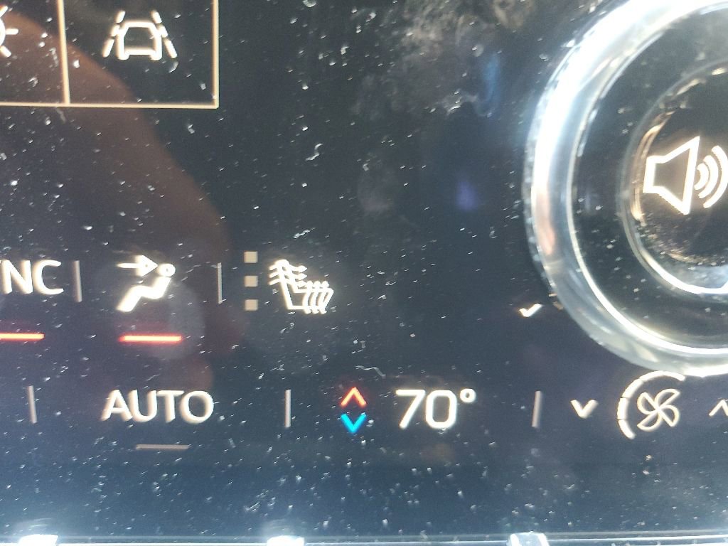 Used 2025 GMC Acadia Elevation FWD image 27