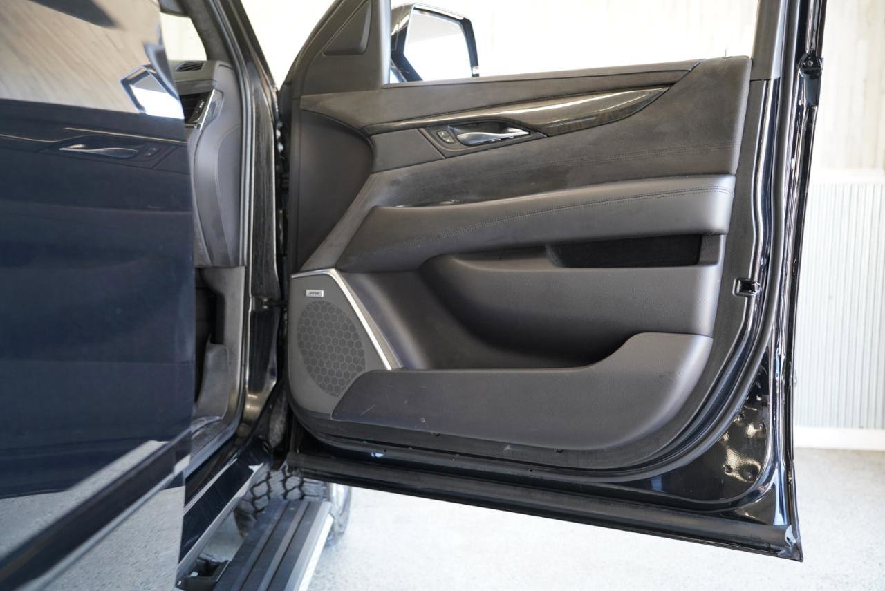 Used 2019 Cadillac Escalade ESV Platinum w/ Escalade Sport Edition image 31