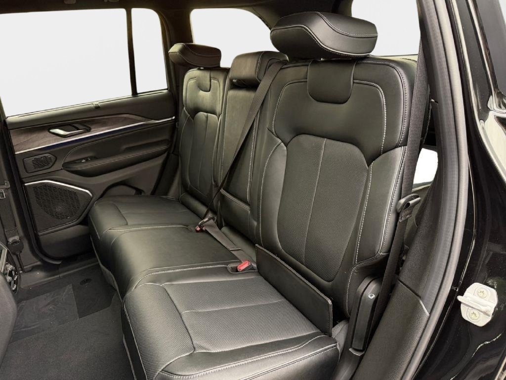 New 2025 Jeep Grand Cherokee Overland w/ Luxury Tech Group IV AWD/4WD image 13