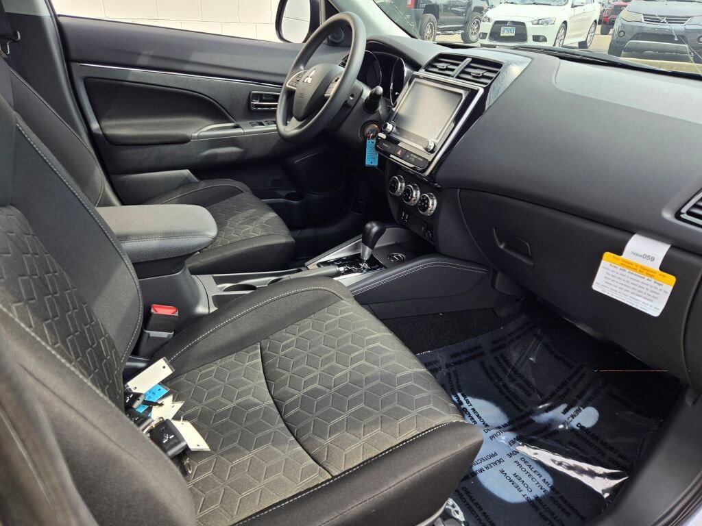 Used 2026 Mitsubishi Outlander Sport ES AWD/4WD image 4