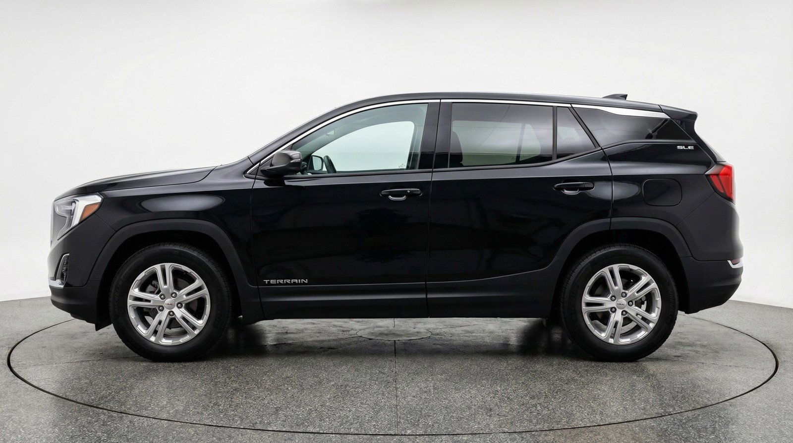 Used 2024 GMC Terrain SLE image 5