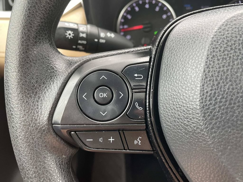 Used 2021 Toyota RAV4 XLE w/ Convenience Package FWD image 30
