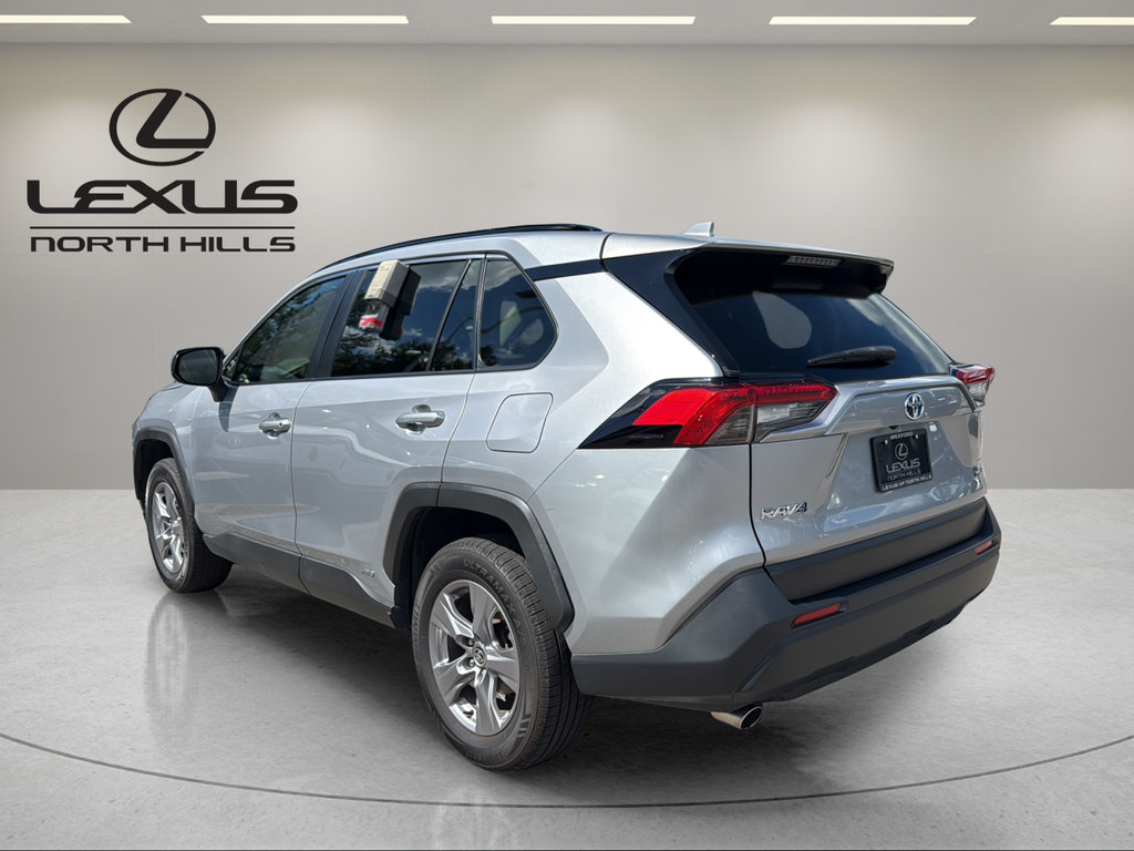 Used 2022 Toyota RAV4 LE AWD/4WD image 8