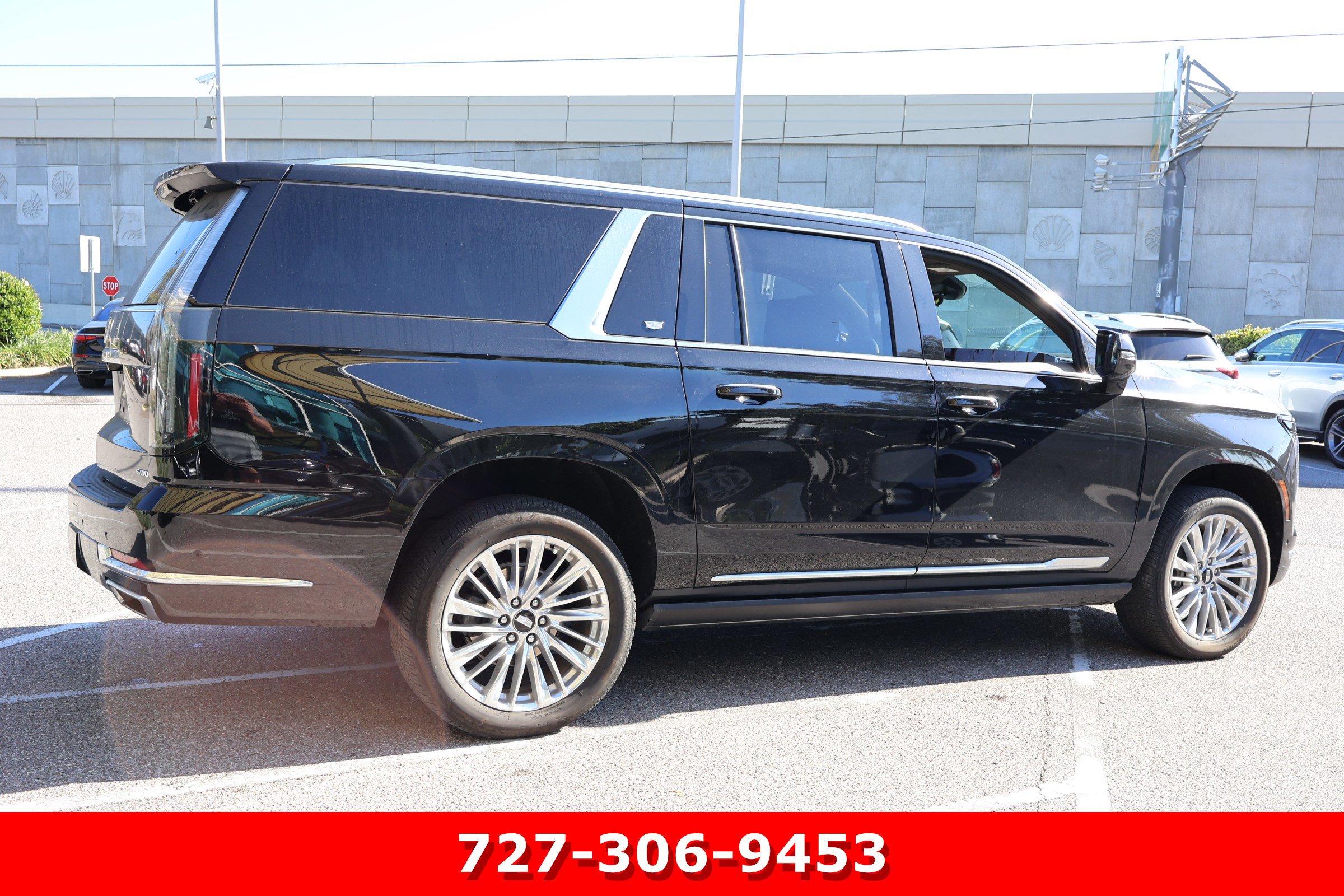Used 2025 Cadillac Escalade ESV Premium Luxury image 10