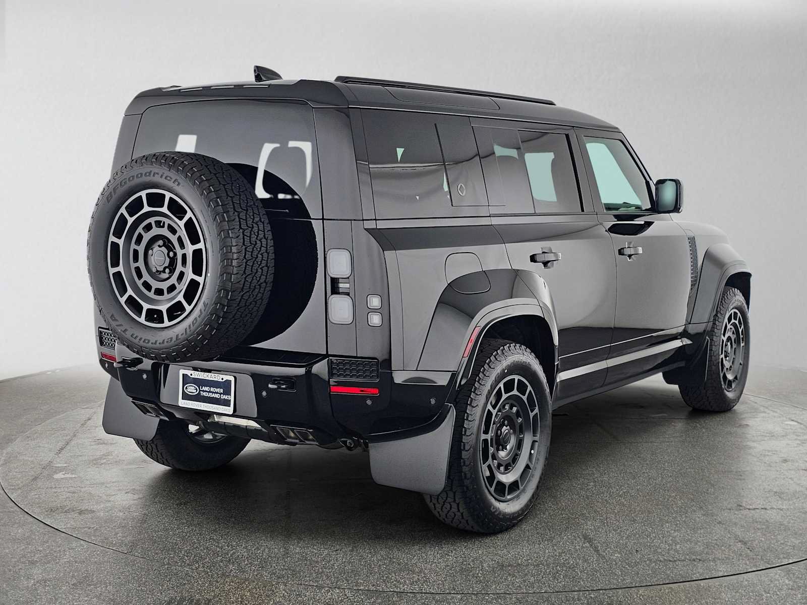 New 2026 Land Rover Defender 110 OCTA AWD/4WD image 5