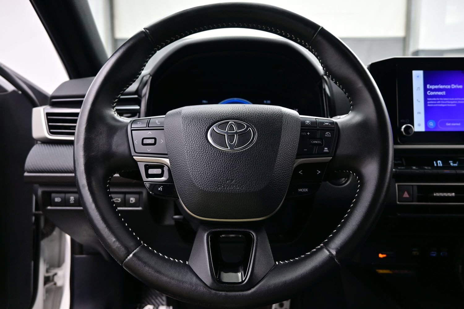 Used 2025 Toyota Camry SE FWD image 24