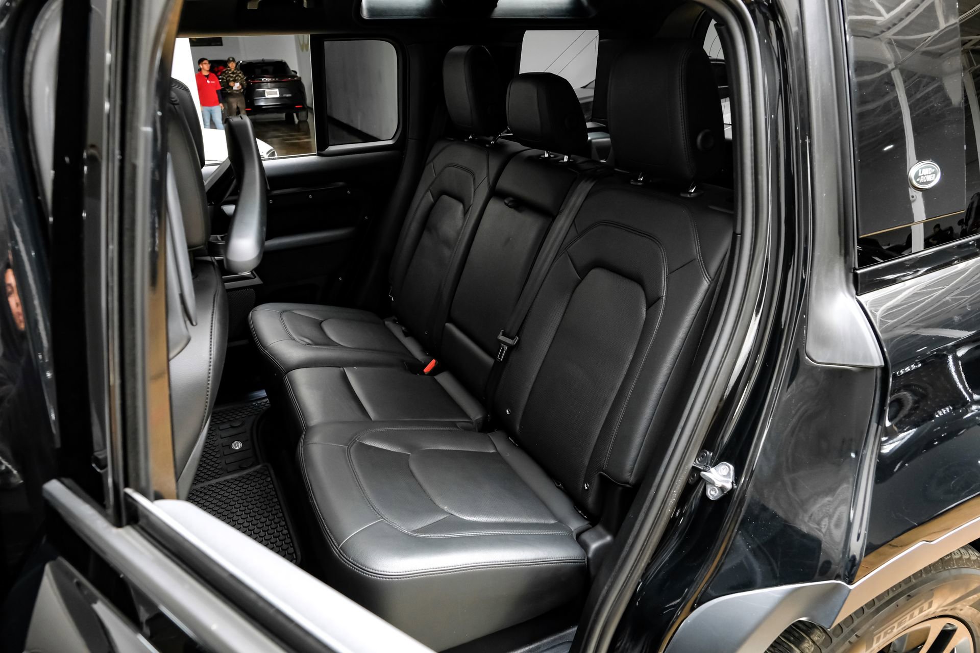 Used 2023 Land Rover Defender 110 SE image 41