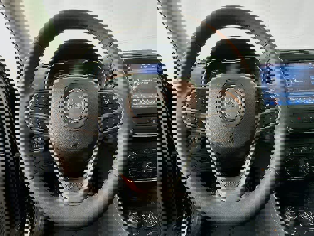 Used 2022 Jeep Cherokee Latitude Lux w/ Sun & Sound Group image 16