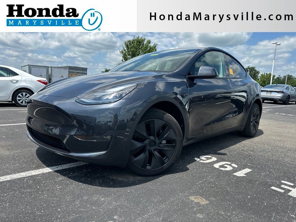 Used 2025 Tesla Model Y Long Range AWD/4WD image 1