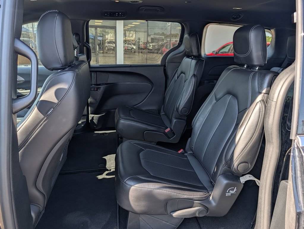 Used 2026 Chrysler Pacifica Select FWD image 25