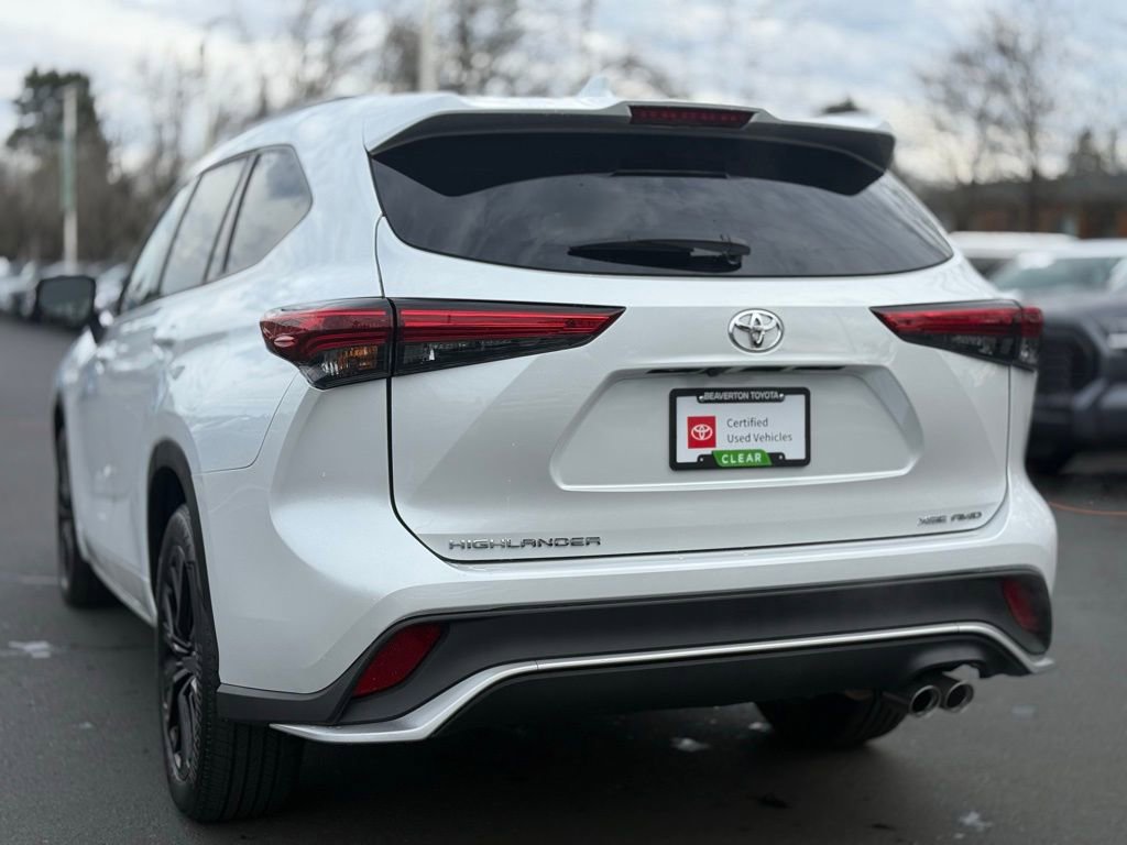 Certified 2023 Toyota Highlander XSE image 3