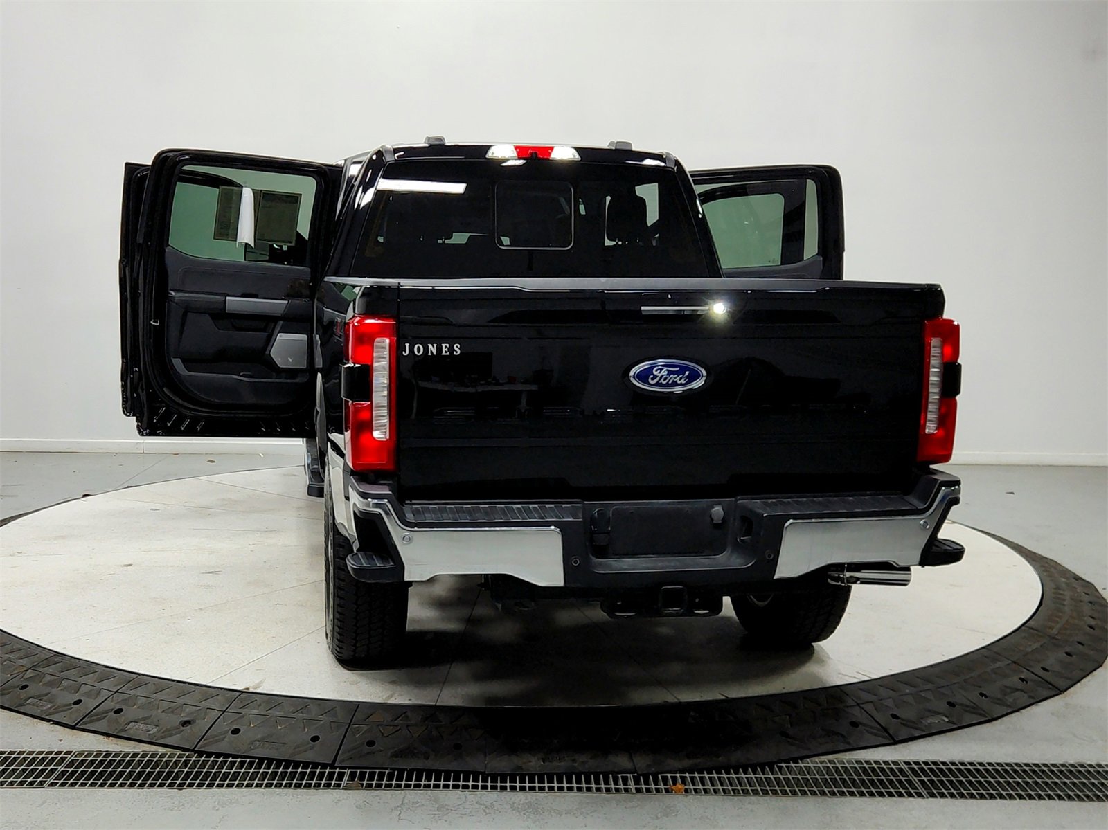 Used 2024 Ford F250 Lariat w/ Chrome Package image 14