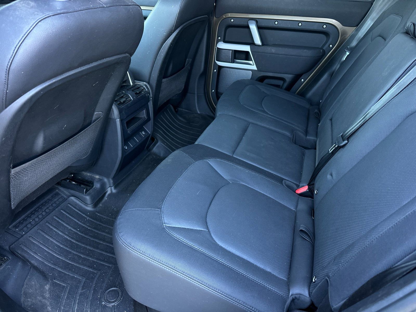 Used 2023 Land Rover Defender 110 X-Dynamic SE image 11