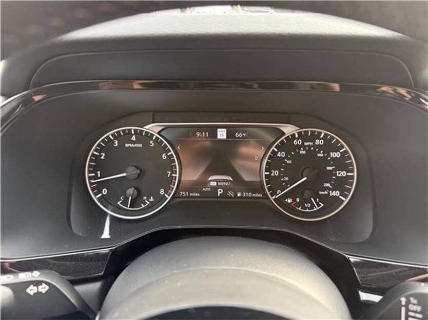 Used 2025 Nissan Pathfinder SL w/ Black Appearance Package image 8