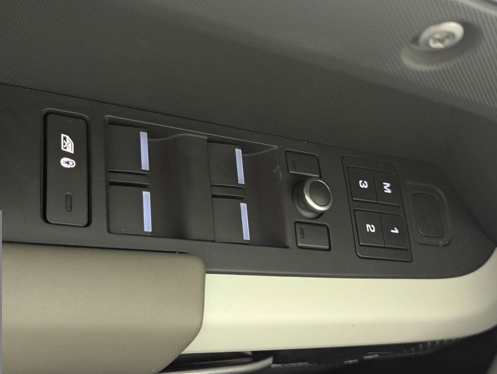 Used 2020 Land Rover Defender 110 HSE image 46