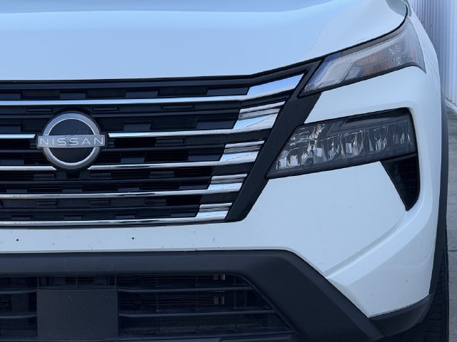 Used 2024 Nissan Rogue S AWD/4WD image 8