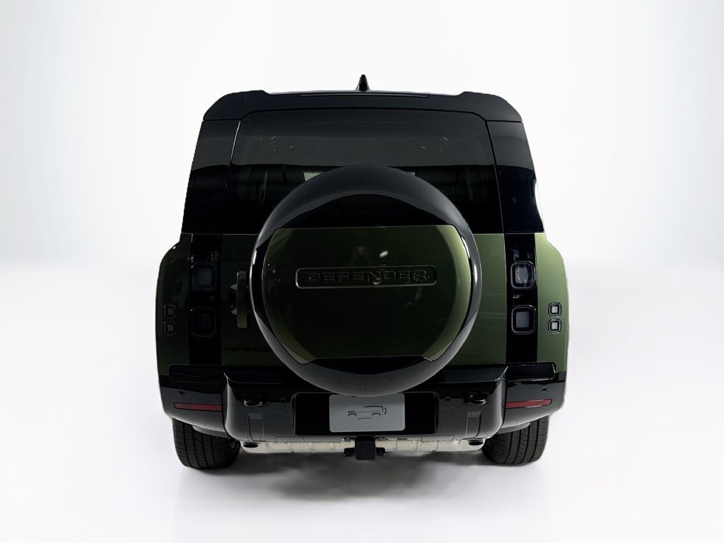 New 2026 Land Rover Defender 130 X-Dynamic SE AWD/4WD image 4