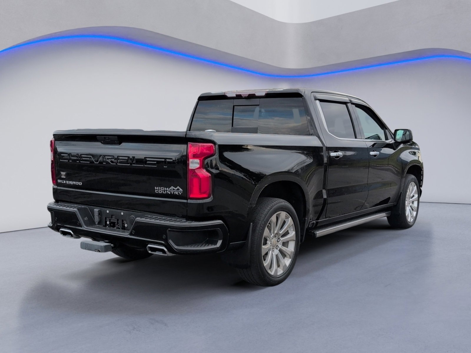 Used 2020 Chevrolet Silverado 1500 High Country w/ Technology Package image 3