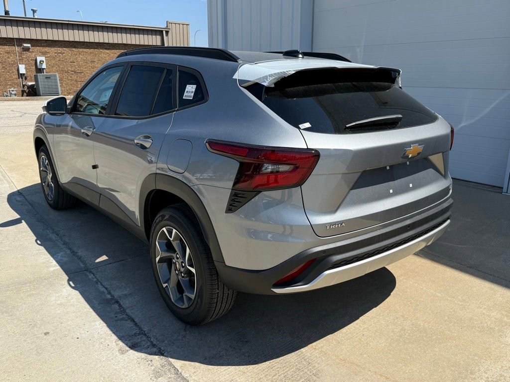 New 2026 Chevrolet Trax LT w/ Driver Confidence Package FWD image 5