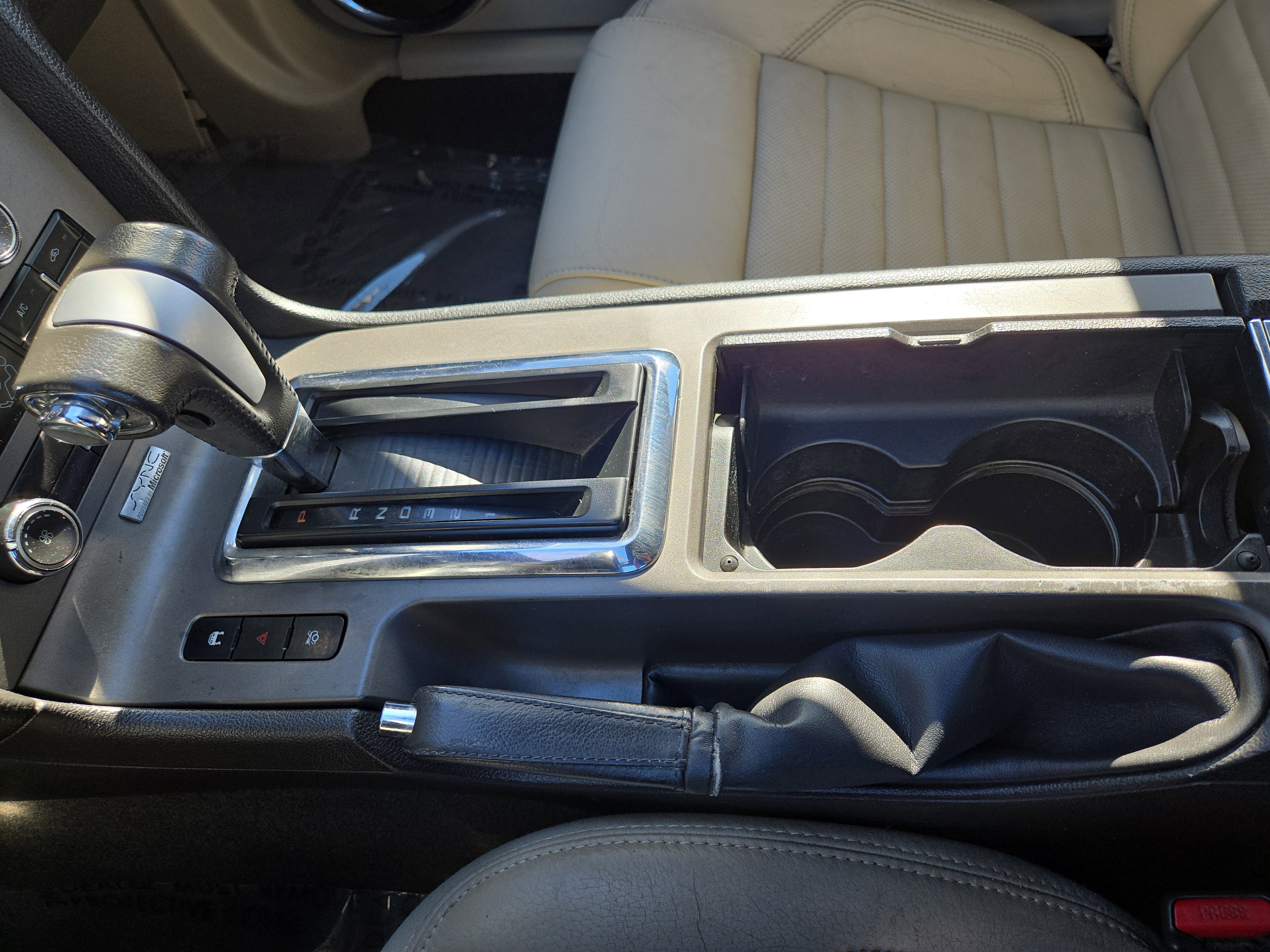 Used 2010 Ford Mustang Convertible image 19