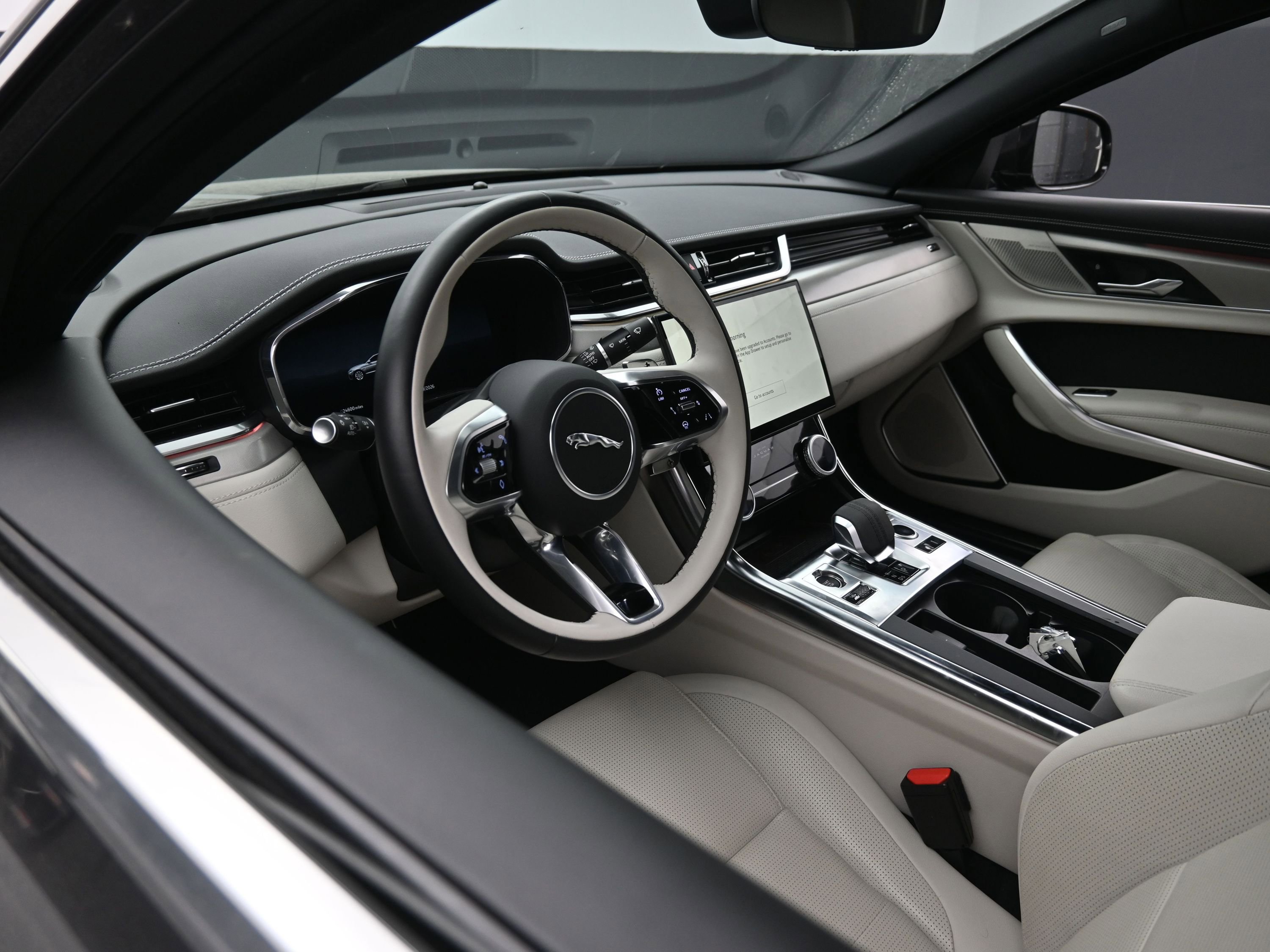 Used 2024 Jaguar XF R-Dynamic SE image 15