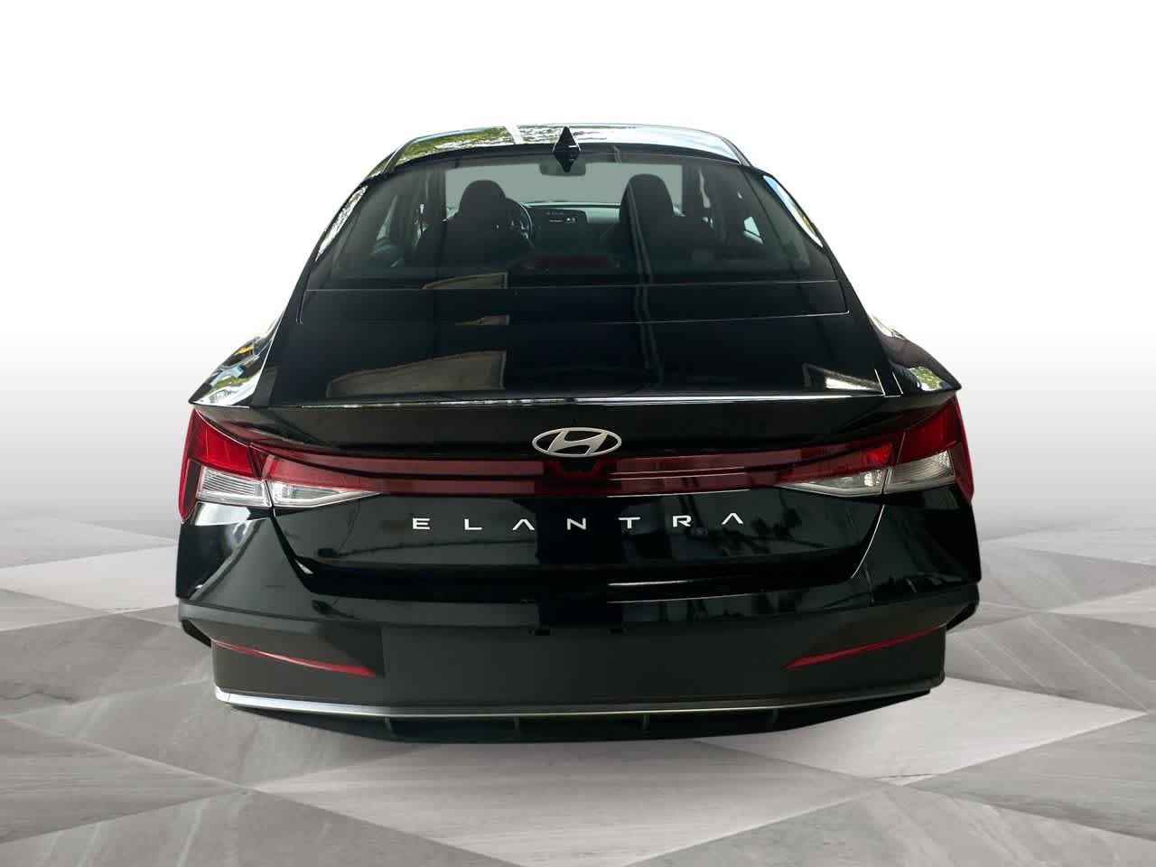 Used 2026 Hyundai Elantra SE FWD image 7