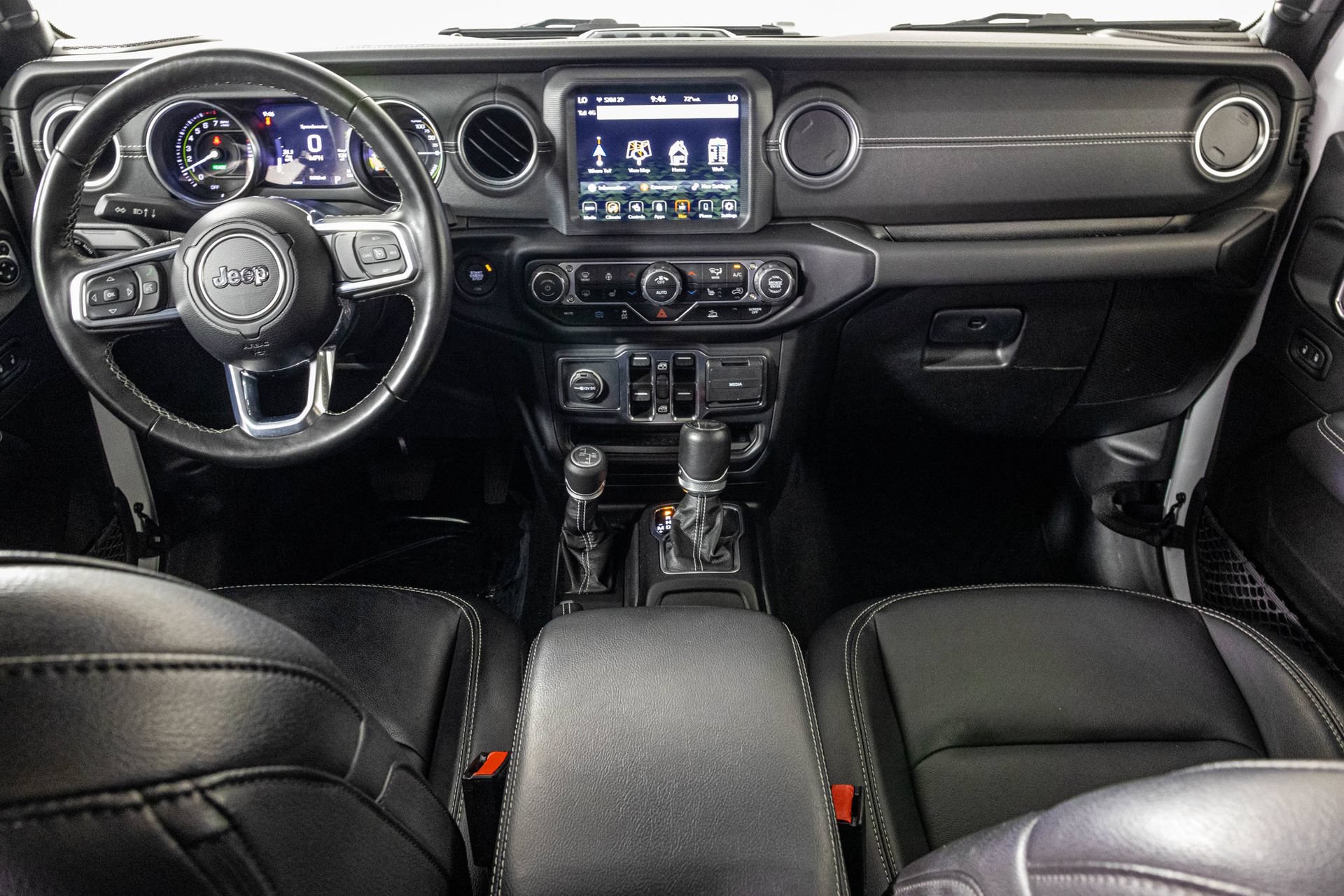 Used 2023 Jeep Wrangler Unlimited Sahara w/ Cold Weather Group AWD/4WD image 25