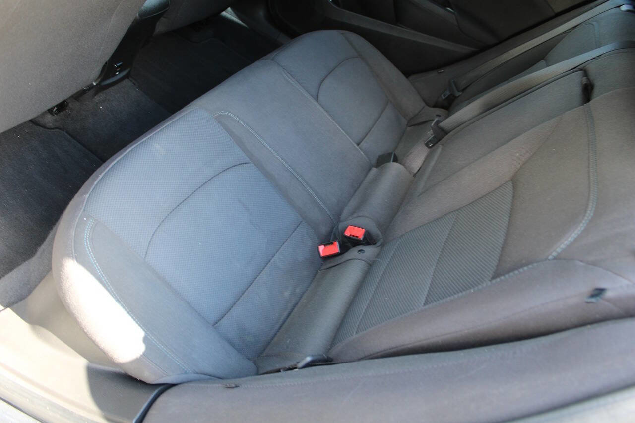 Used 2018 Chevrolet Cruze LT w/ Convenience Package image 26