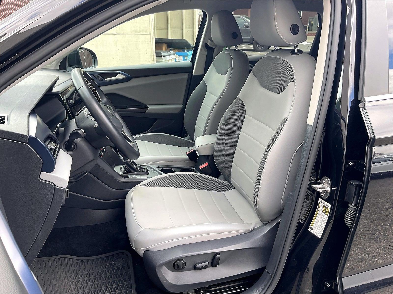 Certified 2022 Volkswagen Taos SE FWD image 24