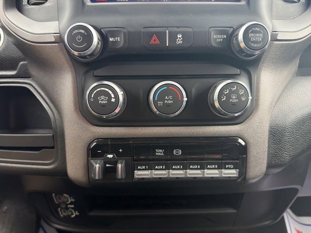 Used 2019 RAM 5500 Tradesman w/ Chrome Appearance Group image 16