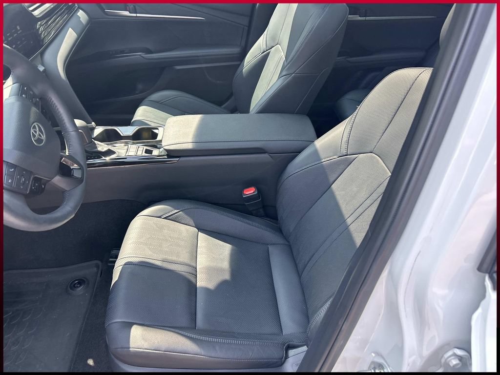 Used 2025 Toyota Camry Hybrid FWD image 15